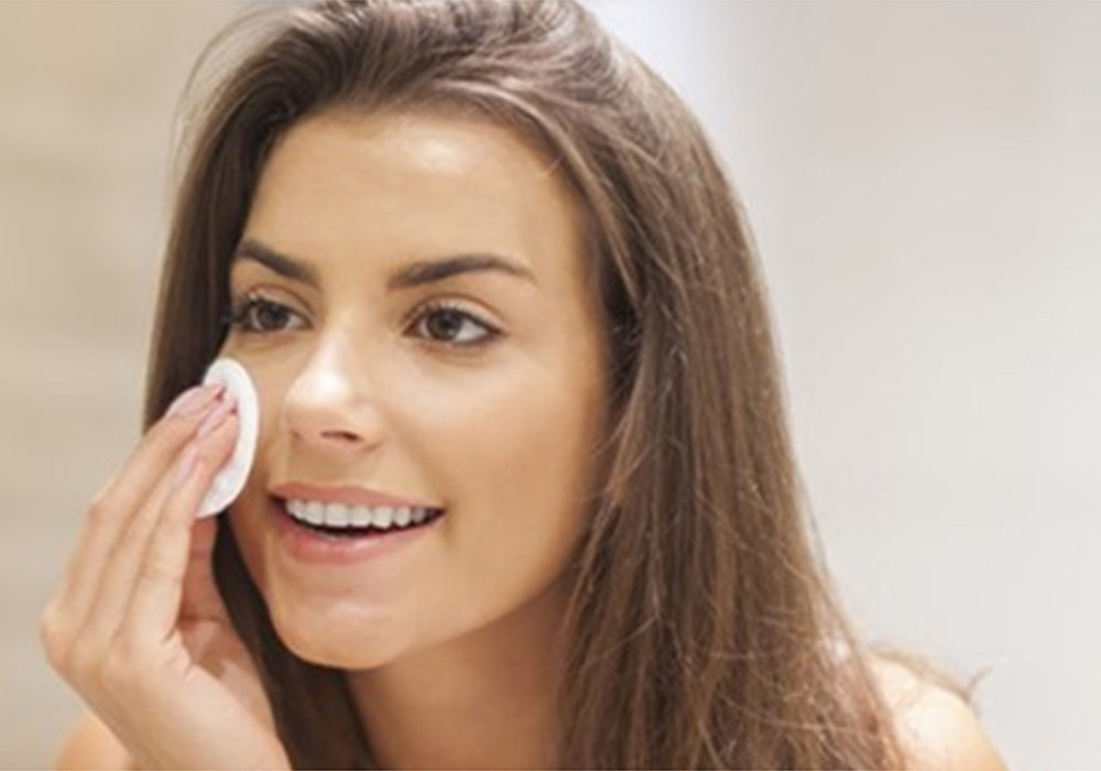 Reasons Why Taking Off Makeup Before Bed Is Essential